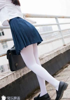 老女人的逼_十万网红美女美酱